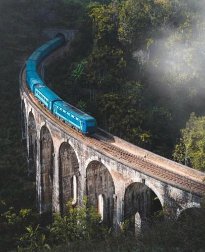 Epic-Train-Rides-in-Sri-Lanka