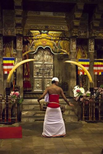 Kandy-Temple-of-the-tooth