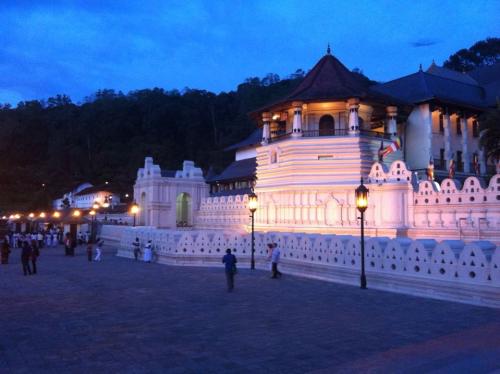 Temple-of-the-Sacred-Tooth-Relic
